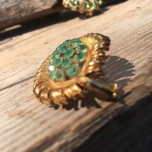 Vintage Mid Century Pale Green Rhinestone Gold Leaf Pin Brooch - Picture 6 of 10